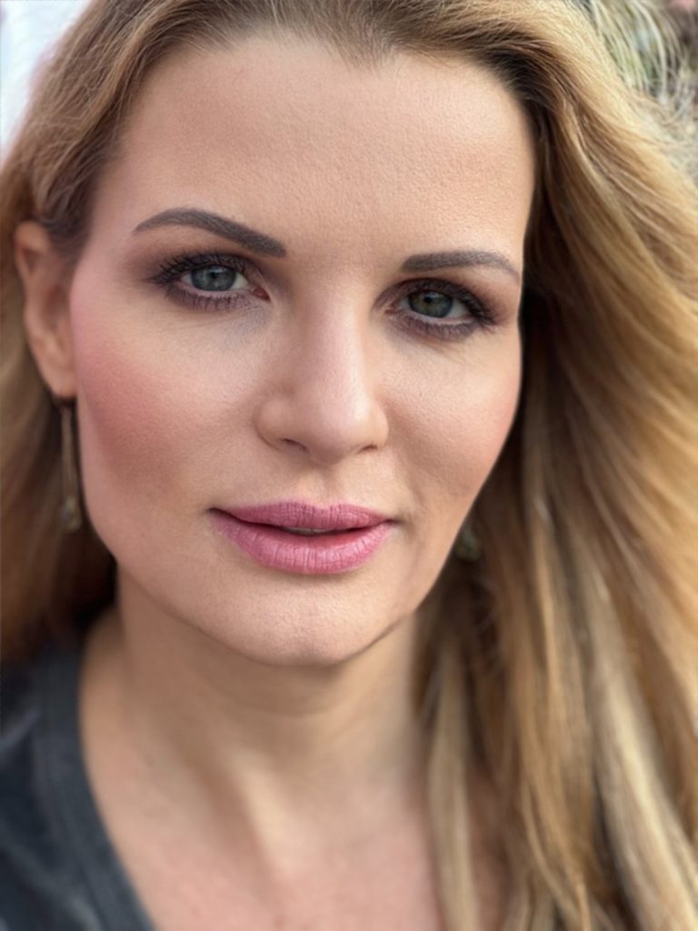 Andrea Viehauser drei Tage nach Permanent-Make-up-Behandlung – Augenbrauen, Lidstrich und Lippenschattierung bereits gut verheilt